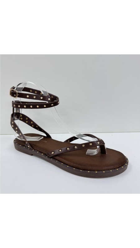 SANDALIA AMARRADA DE TACHAS MARRON