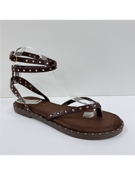 SANDALIA AMARRADA DE TACHAS MARRON