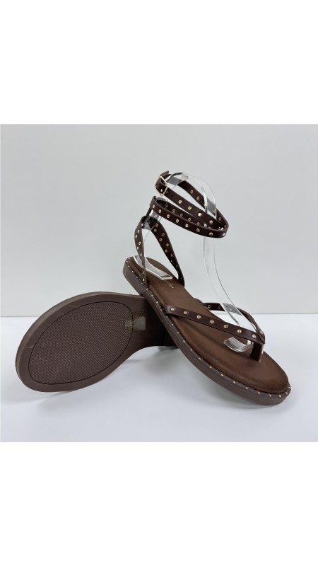 SANDALIA AMARRADA DE TACHAS MARRON 2