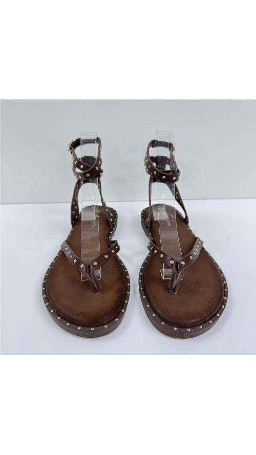 SANDALIA AMARRADA DE TACHAS MARRON