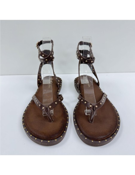 SANDALIA AMARRADA DE TACHAS MARRON