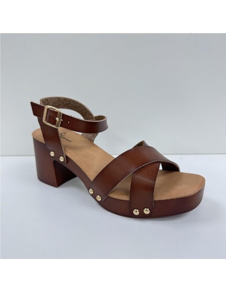SANDALIA DE TACON DE MADERA CUERO