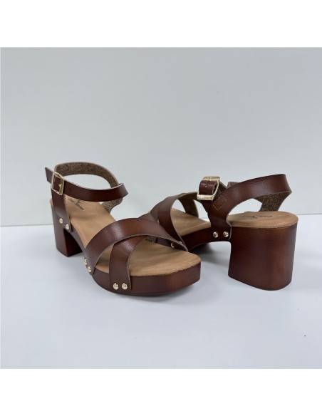 SANDALIA DE TACON DE MADERA CUERO