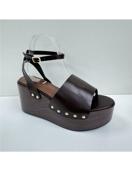 SANDALIA DE CUÑA DE MADERA MARRON