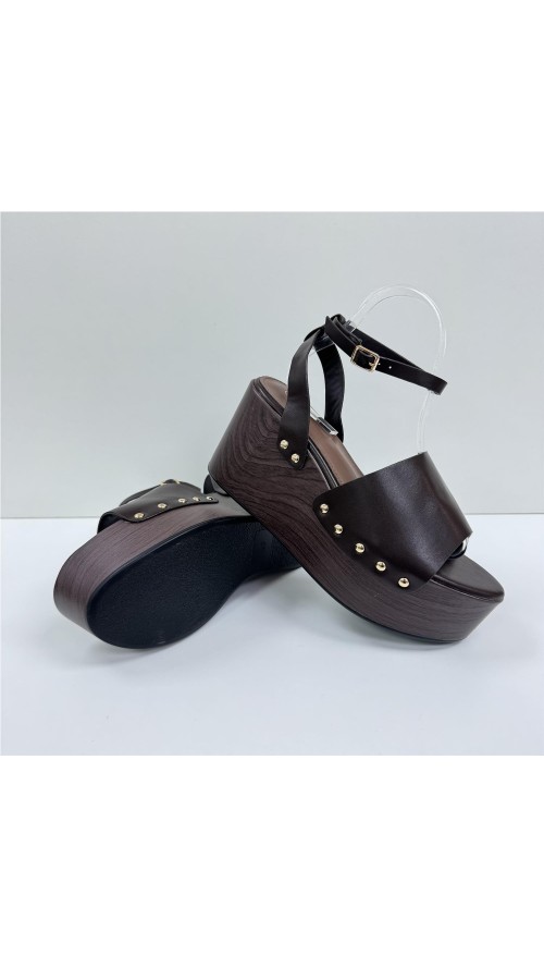 SANDALIA DE CUÑA DE MADERA MARRON