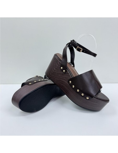 SANDALIA DE CUÑA DE MADERA MARRON