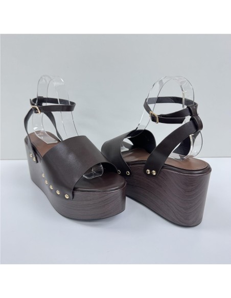 SANDALIA DE CUÑA DE MADERA MARRON
