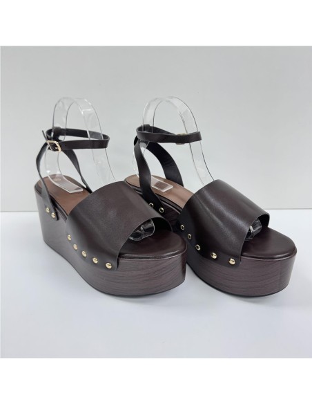 SANDALIA DE CUÑA DE MADERA MARRON