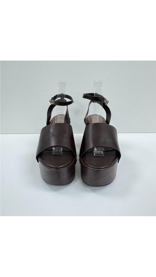SANDALIA DE CUÑA DE MADERA MARRON