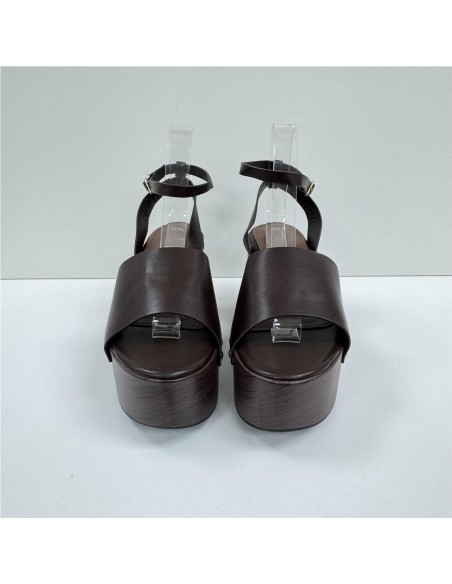 SANDALIA DE CUÑA DE MADERA MARRON