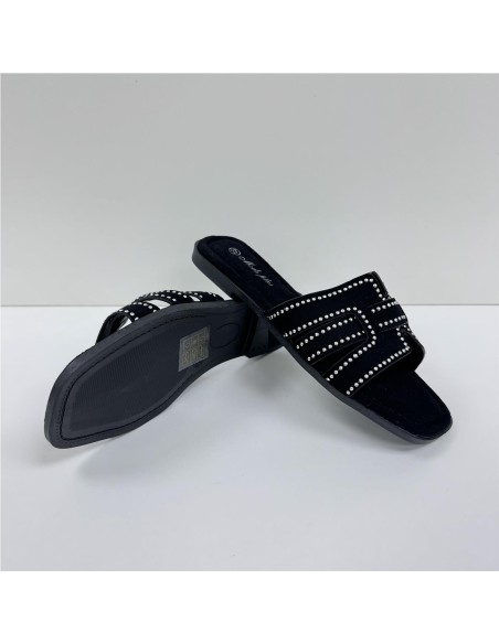 SANDALIA PLANA TACHAS NEGRO