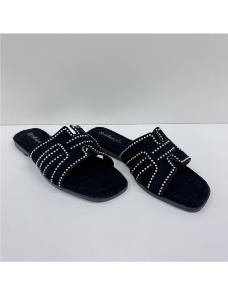 SANDALIA PLANA TACHAS NEGRO