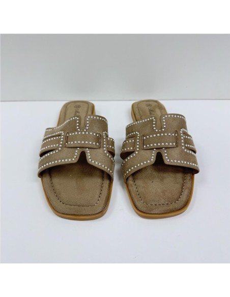 SANDALIA PLANA TACHAS TAUPE