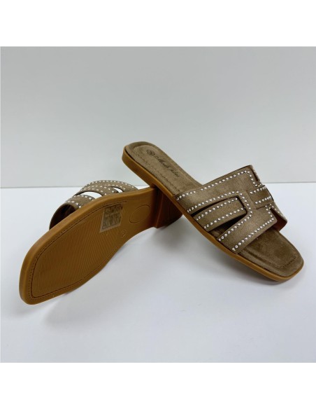 SANDALIA PLANA TACHAS TAUPE