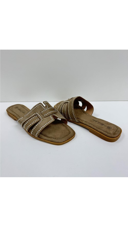 SANDALIA PLANA TACHAS TAUPE