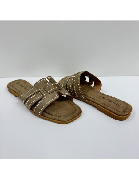 SANDALIA PLANA TACHAS TAUPE