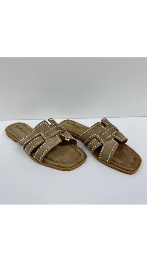 SANDALIA PLANA TACHAS TAUPE