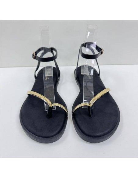 SANDALIA PLANA CON ADORNO ORO NEGRO
