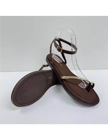SANDALIA PLANA CON ADORNO ORO MARRON