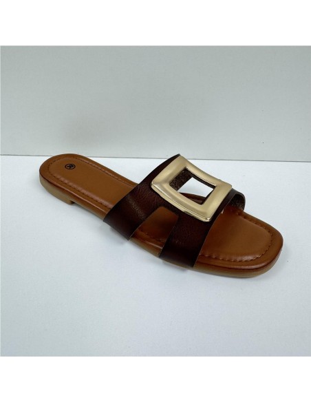 SANDALIA PLANA ADORNO METALICO MARRON