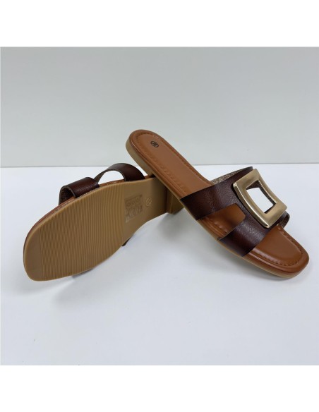 SANDALIA PLANA ADORNO METALICO MARRON