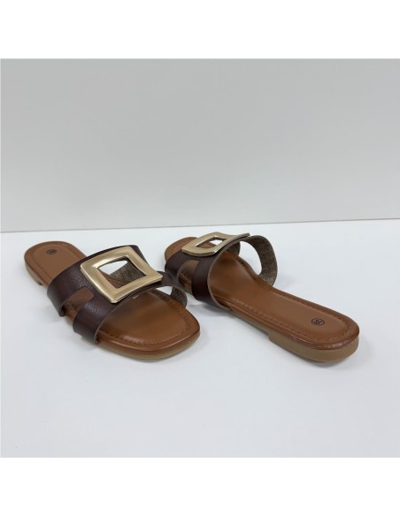 SANDALIA PLANA ADORNO METALICO MARRON