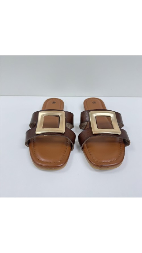 SANDALIA PLANA ADORNO METALICO MARRON
