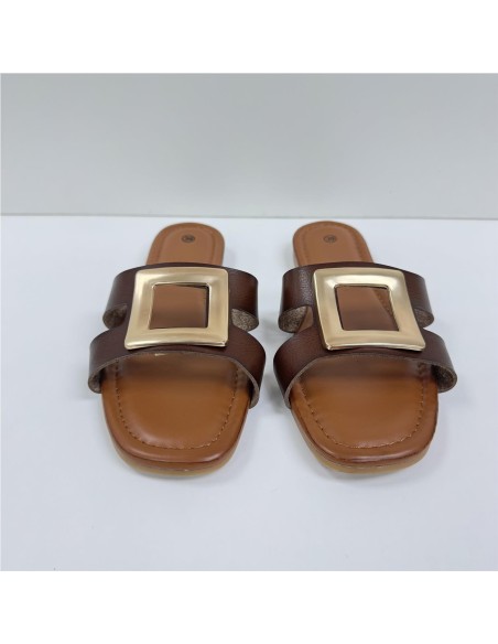 SANDALIA PLANA ADORNO METALICO MARRON