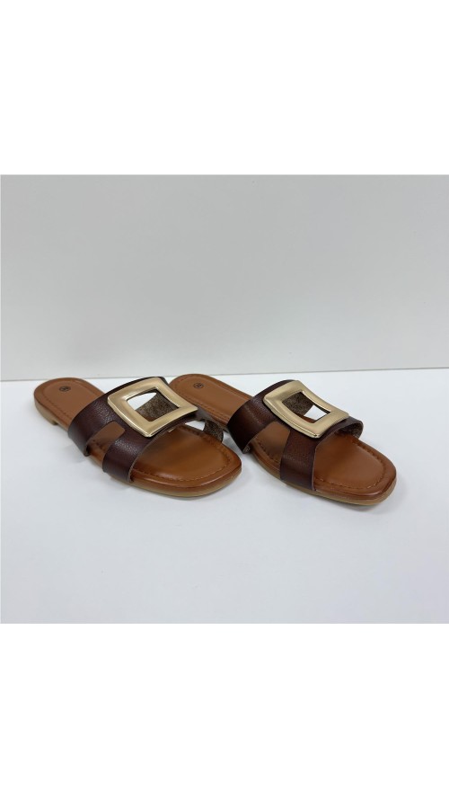 SANDALIA PLANA ADORNO METALICO MARRON