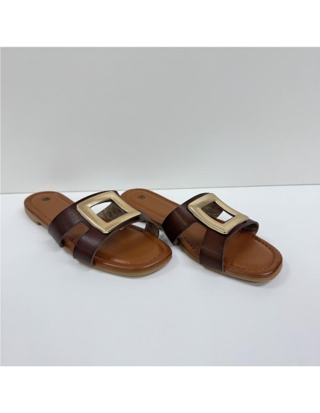SANDALIA PLANA ADORNO METALICO MARRON