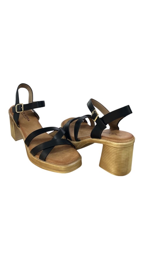 SANDALIA DE TACON TIRAS DE NAP NEGRO