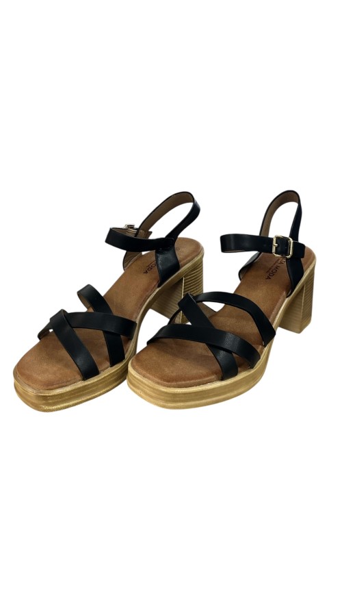 SANDALIA DE TACON TIRAS DE NAP NEGRO