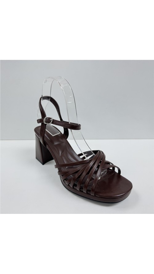 SANDALIA DE TIRAS DE NAPA MARRON