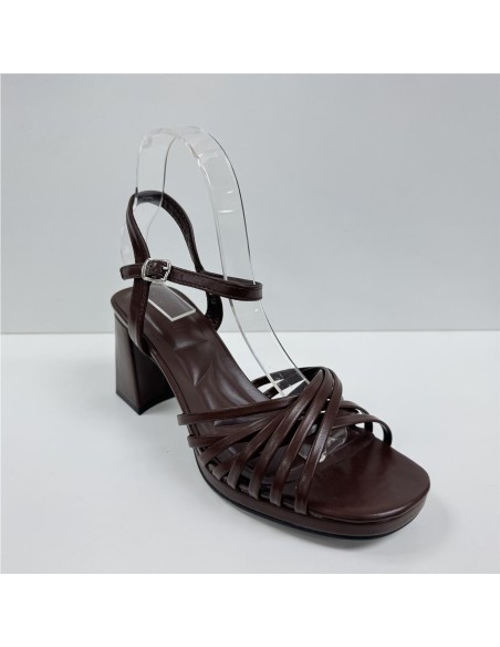 SANDALIA DE TIRAS DE NAPA MARRON
