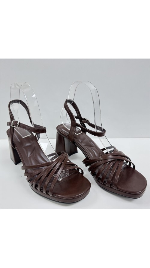 SANDALIA DE TIRAS DE NAPA MARRON