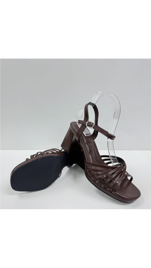 SANDALIA DE TIRAS DE NAPA MARRON