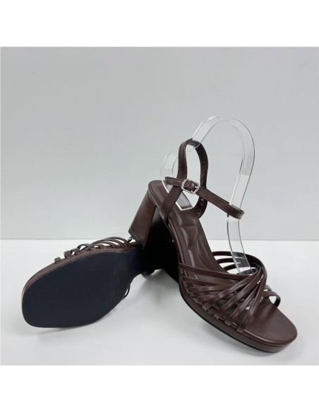 SANDALIA DE TIRAS DE NAPA MARRON