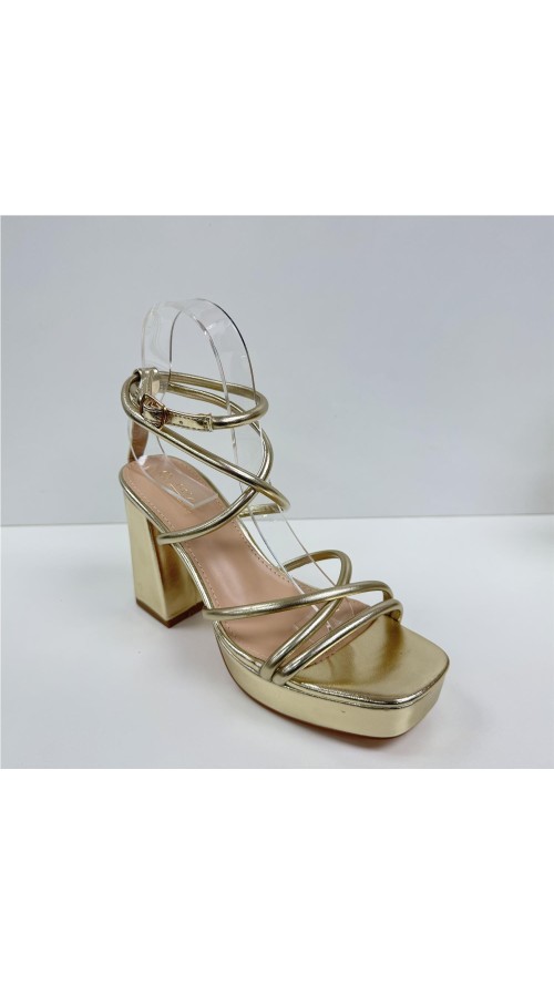 SANDALIA DE TACON METALIZADA ORO