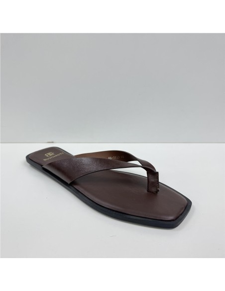 SANDALIA DEDO NAPA MARRON