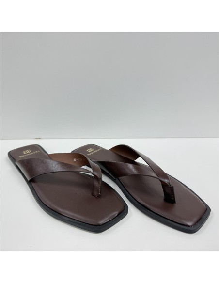 SANDALIA DEDO NAPA MARRON