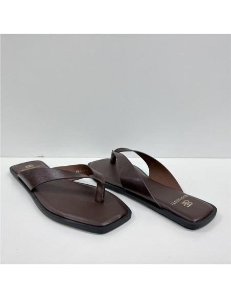 SANDALIA DEDO NAPA MARRON