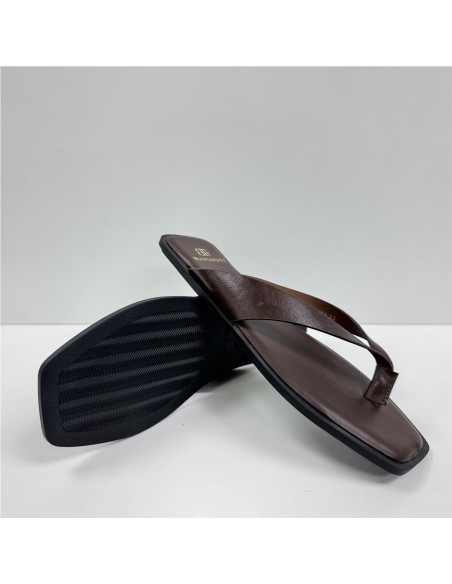 SANDALIA DEDO NAPA MARRON