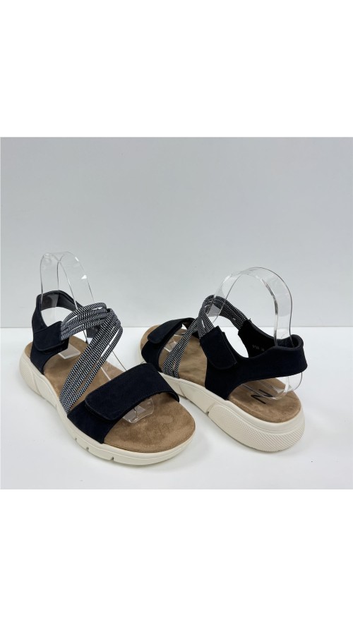 SANDALIA PLANA CON VELCROS NEGRO