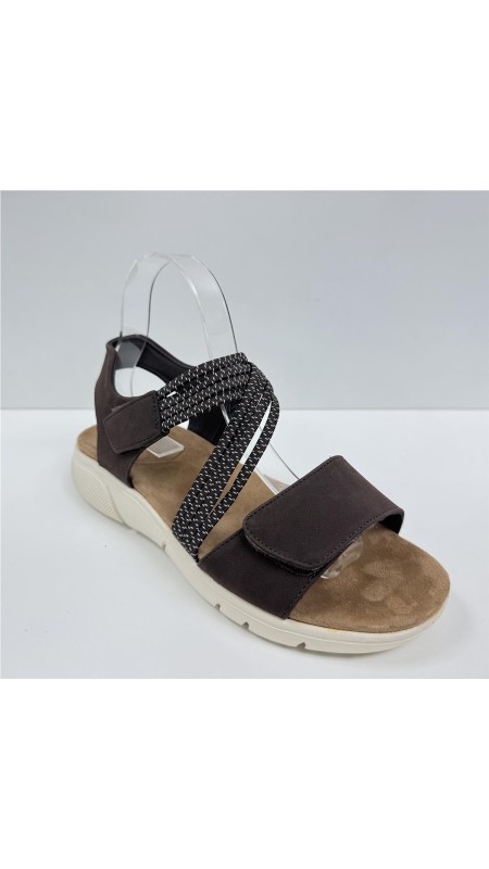 SANDALIA PLANA CON VELCROS MARRON