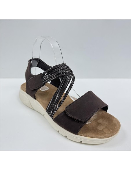 SANDALIA PLANA CON VELCROS MARRON