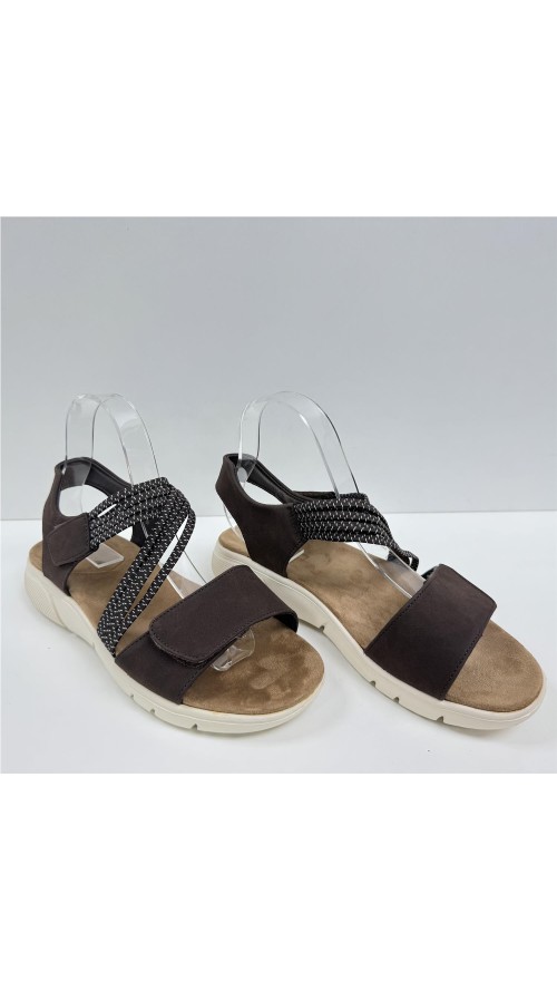 SANDALIA PLANA CON VELCROS MARRON