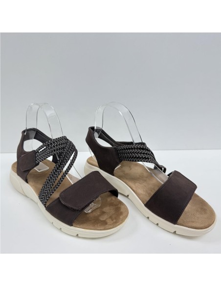 SANDALIA PLANA CON VELCROS MARRON