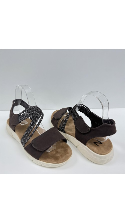 SANDALIA PLANA CON VELCROS MARRON