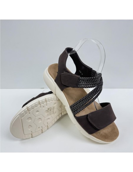 SANDALIA PLANA CON VELCROS MARRON