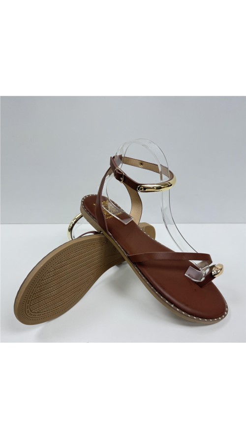 SANDALIA DE TIRAS CON ADORNOS MARRON